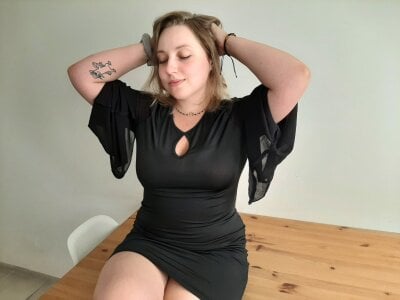 Maggiexbang Live Cam and Profile on UnifiedCams