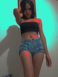 Tini_and_jota's Offline Chat Room