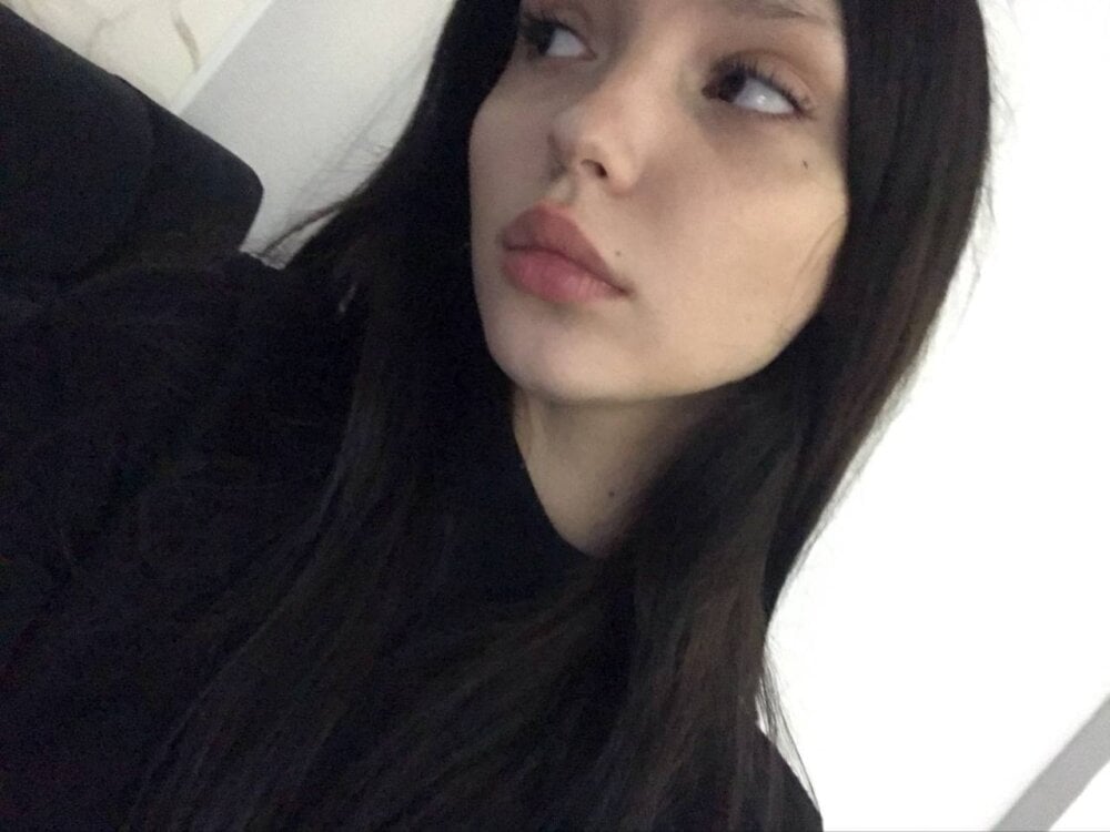 kissmemel from stripchat