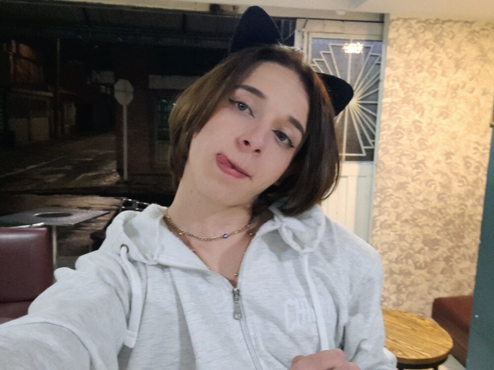 Angeel_Blonde's Offline Chat Room