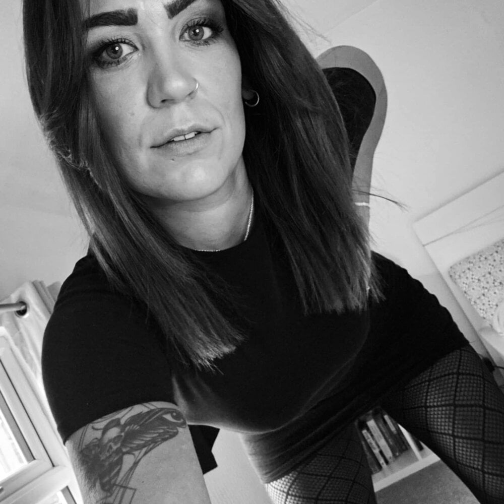 TheGirlNextDoor_33's Offline XXX Chat
