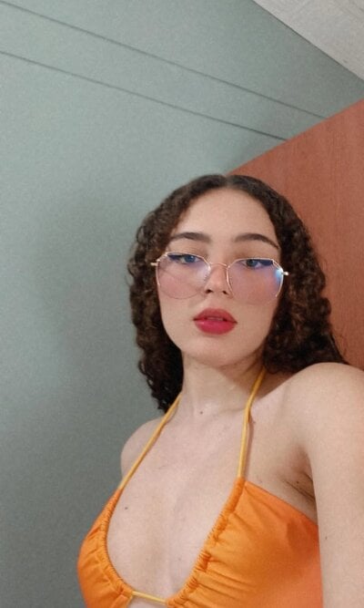 clohe_18 from stripchat