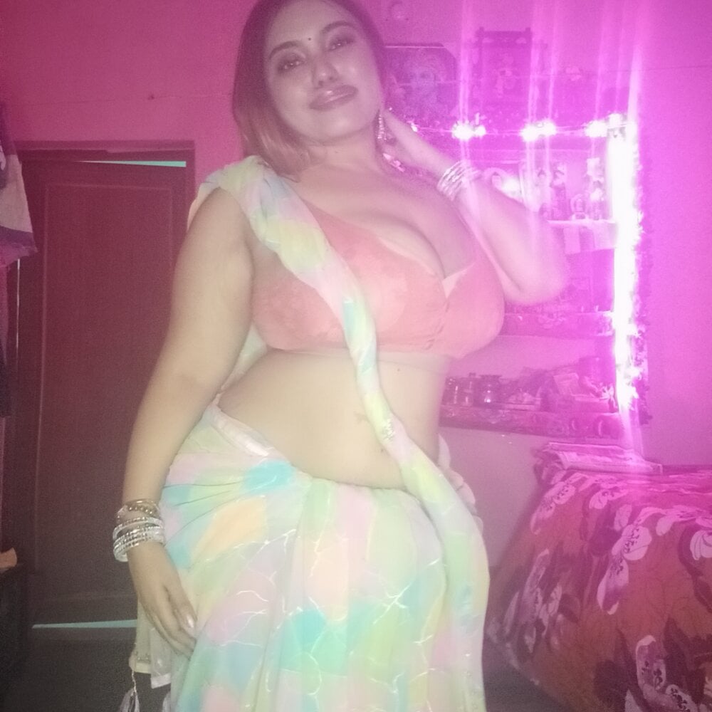 free6cams.com bunnybush37 livesex profile in blond-hair cams