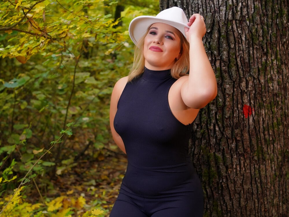 Live sex webcam photo for PalomaDesire #289984115