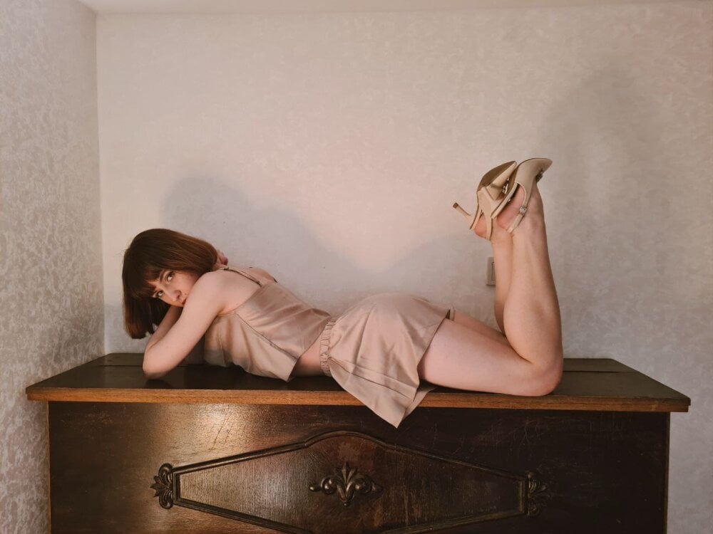 sexcityguide.com velvetvine livesex profile in domination cams