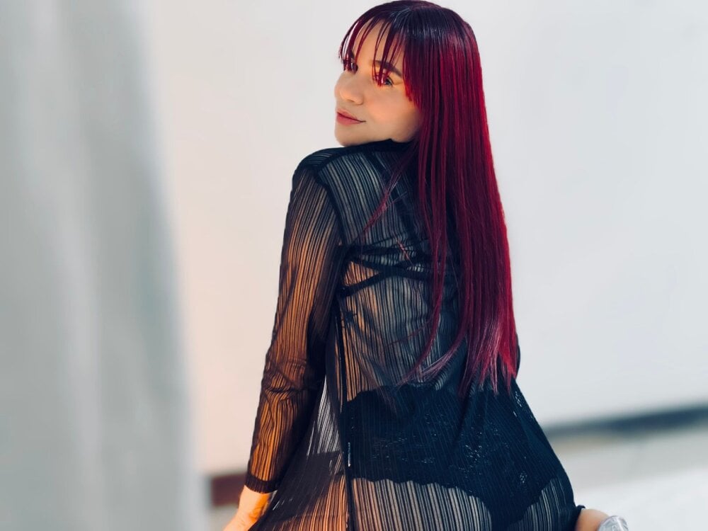 Mia_Thopson profile