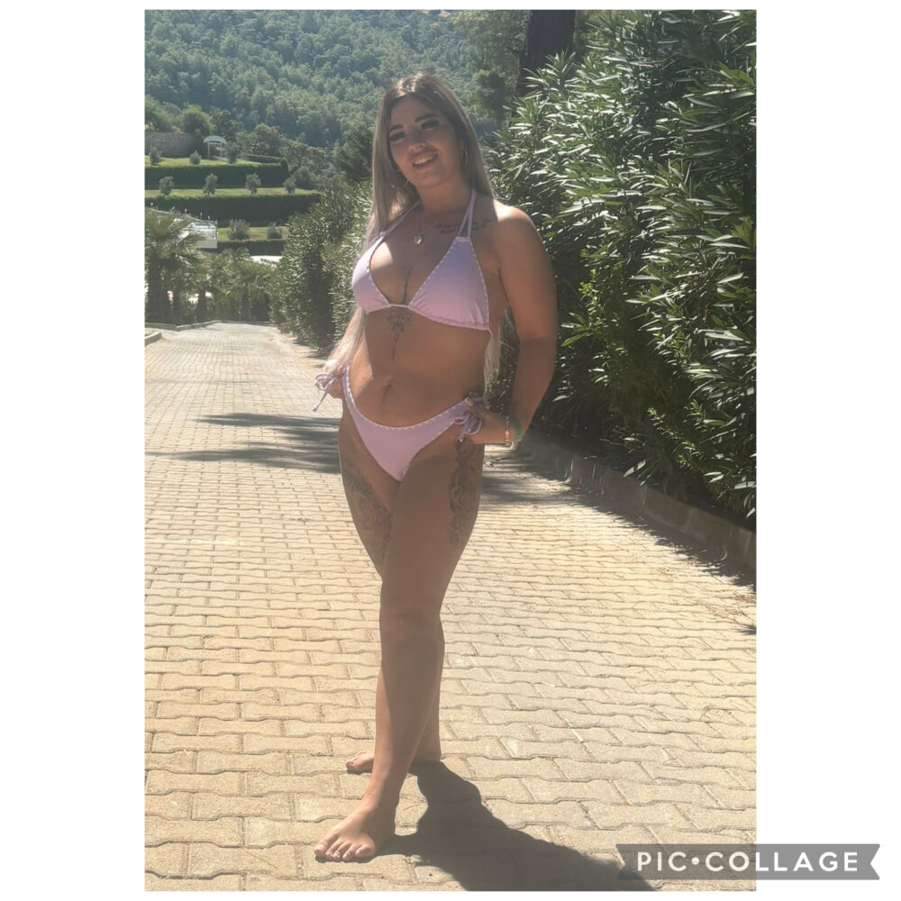 UKBlondeTemptress' Offline XXX Chat