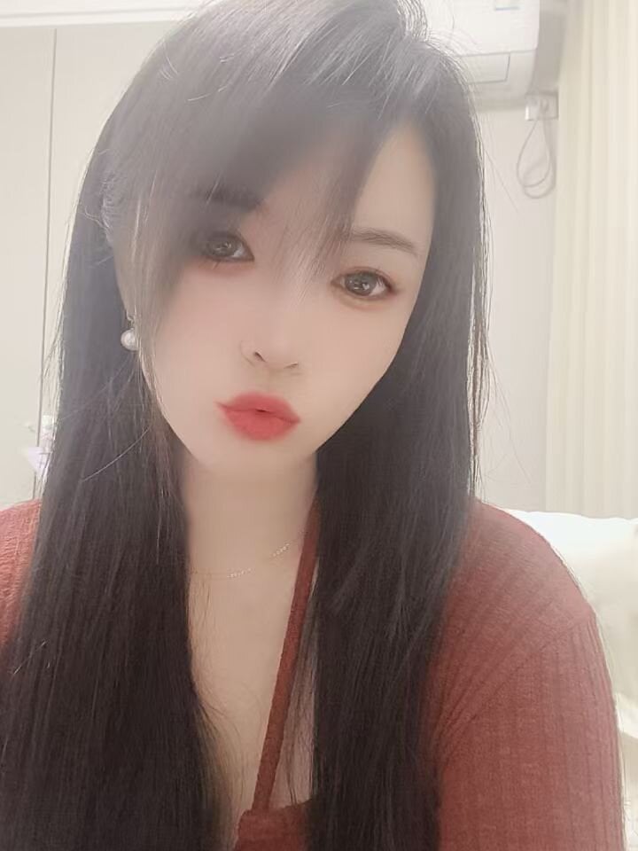 Yishan-33 live cam model at StripChat
