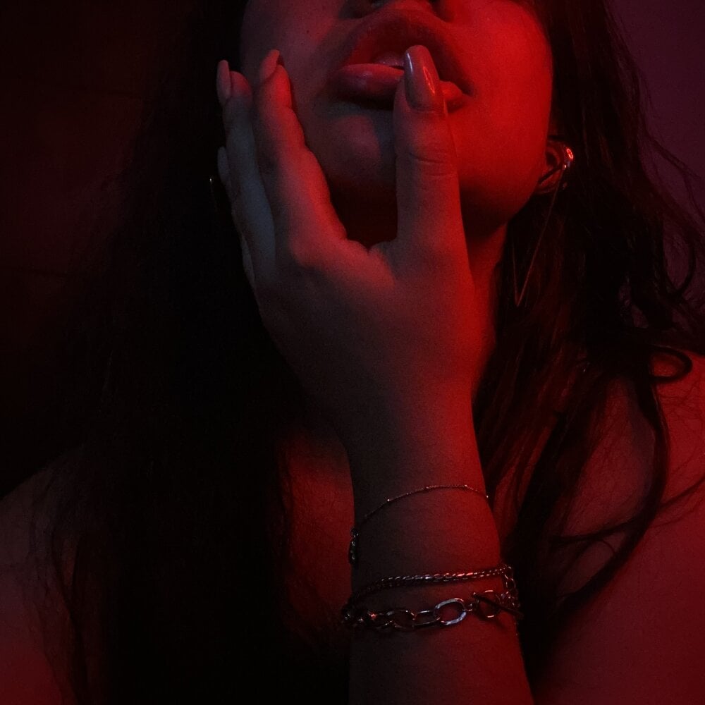 Live sex webcam photo for demonaughtyyy #290061778