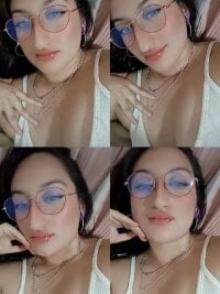 Naomi_slave69's webcam live show