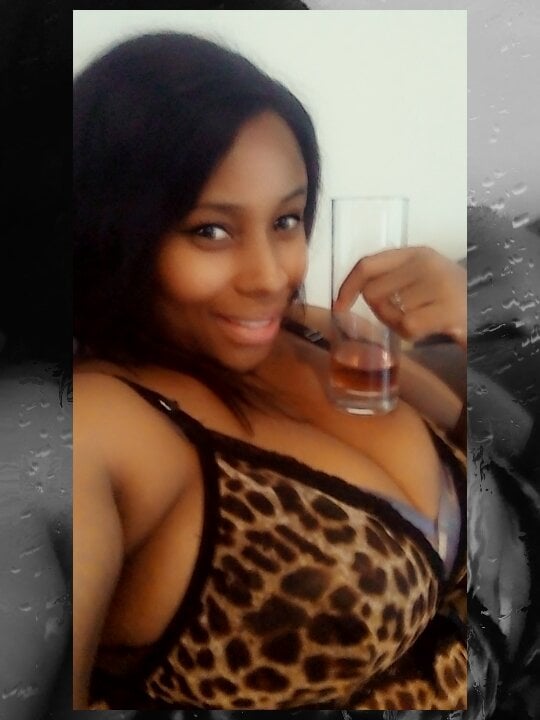 Live sex webcam photo for NICEBOOBS87 #289625293