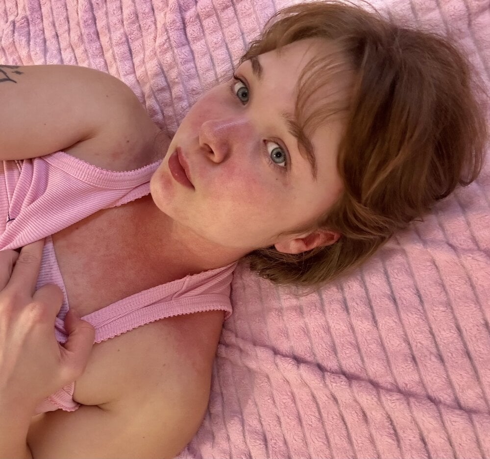 Live sex webcam photo for Emilly_Wills_ #290034575