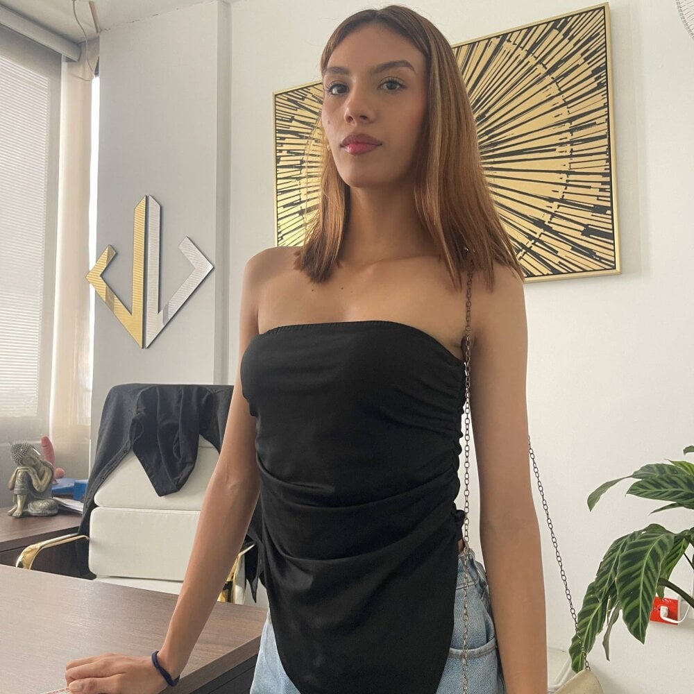 myliveeroticcams.com amy-dexter livesex profile in small-tits cams