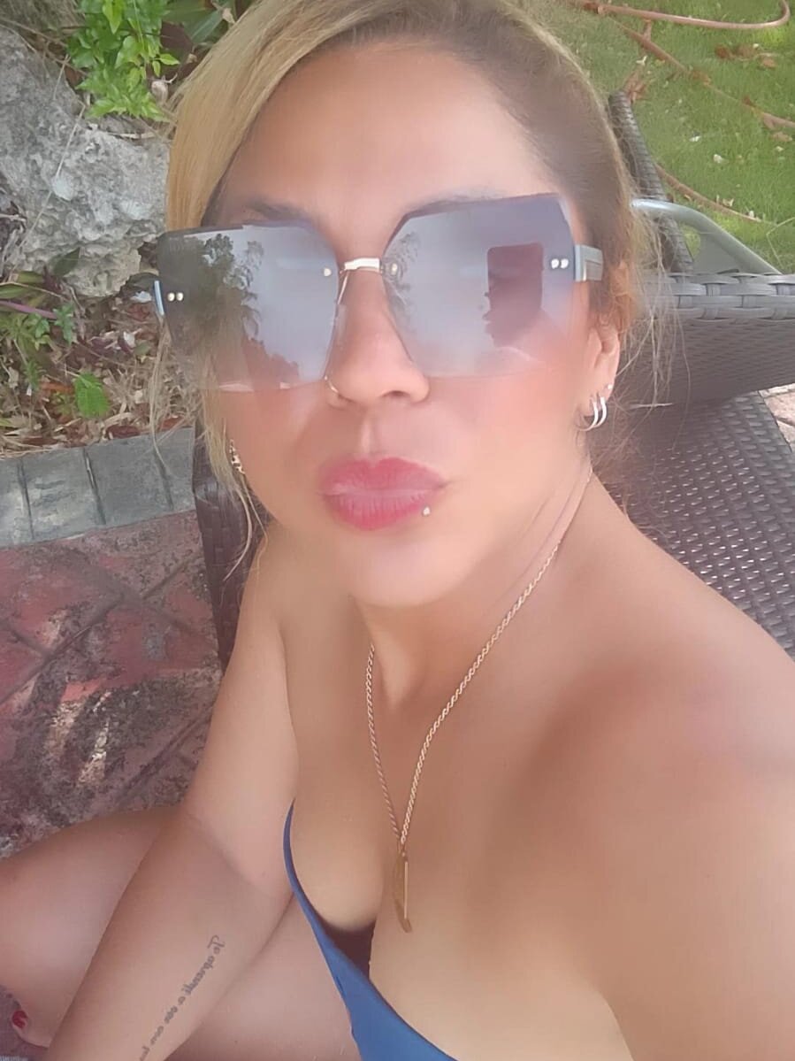 nena_milf from stripchat