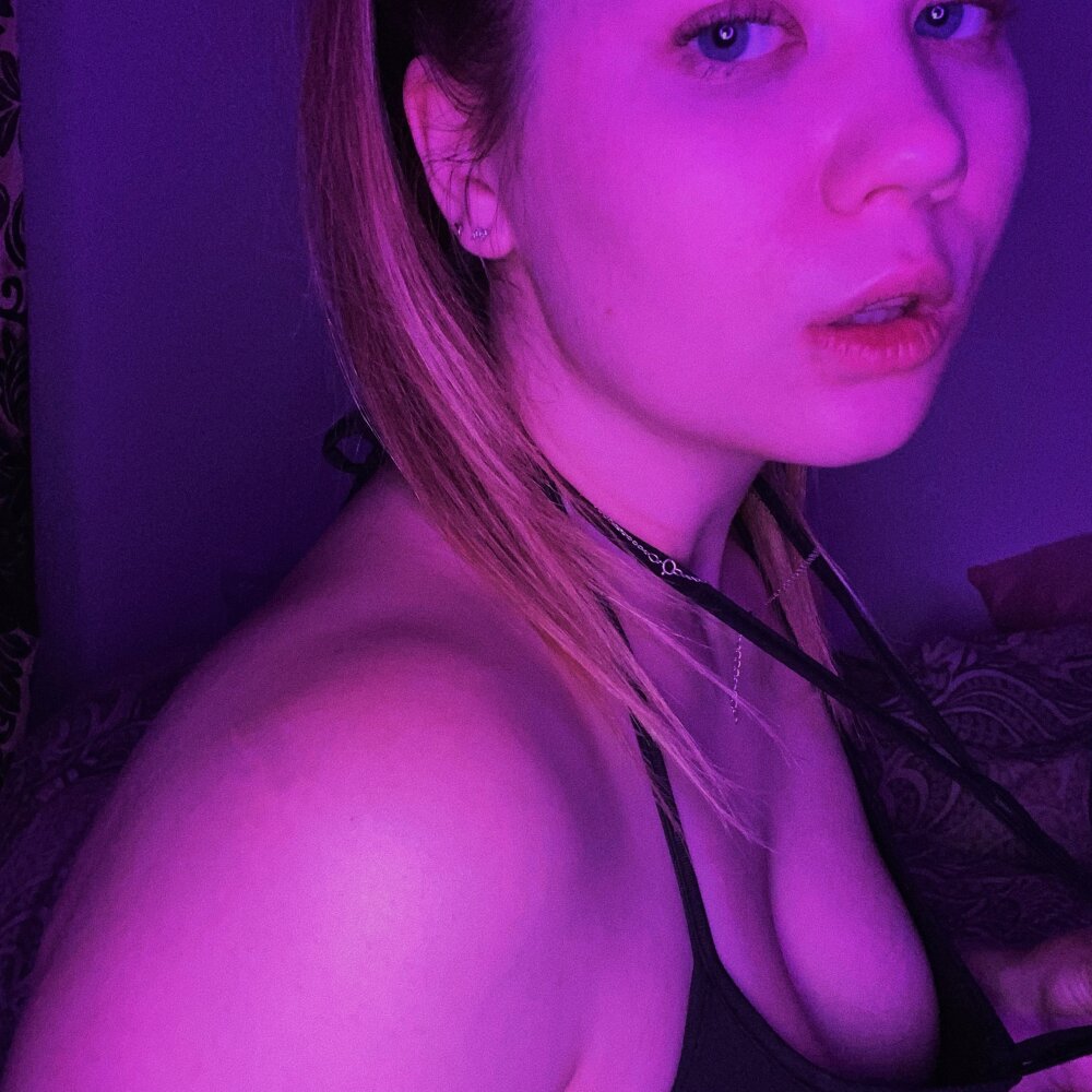 MellDawn 🔵 live sex cam