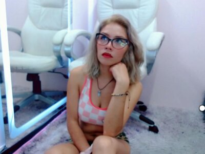 LILIHORNY_F 🚈 free sex webcam