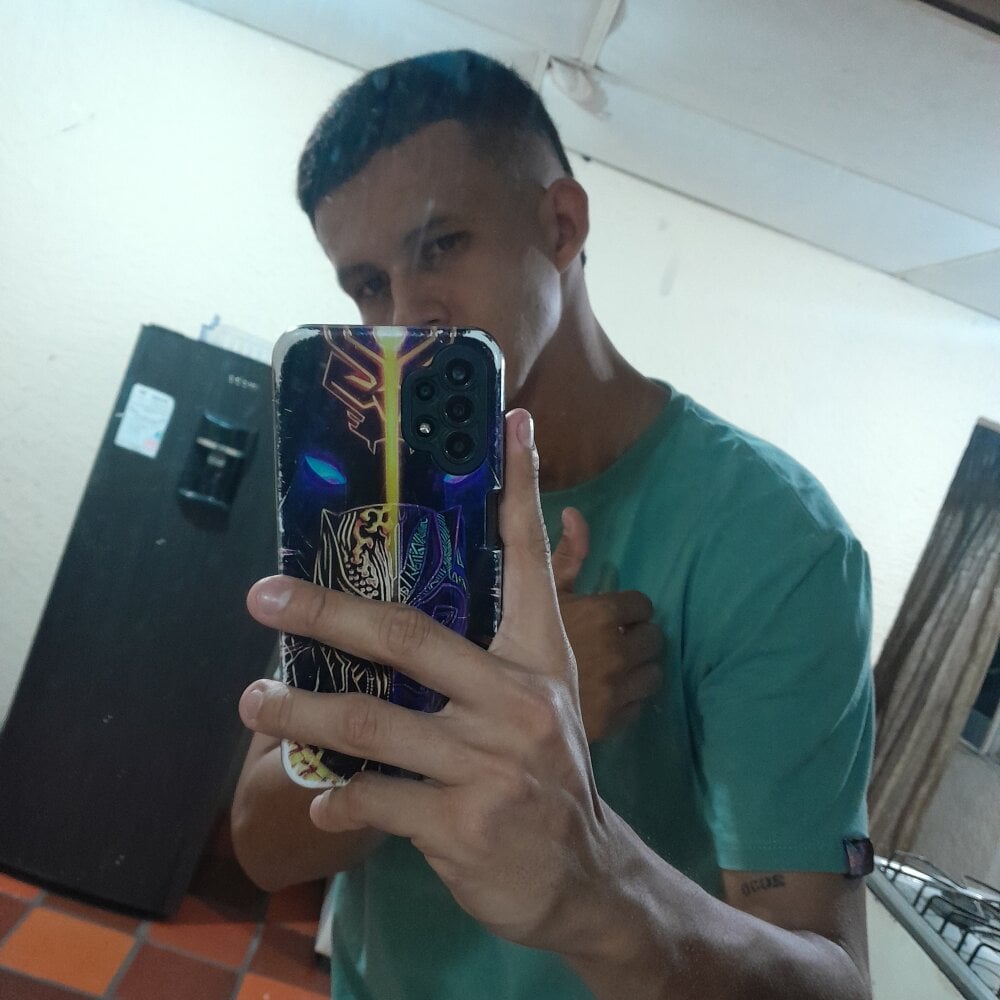 isaias4022 from stripchat