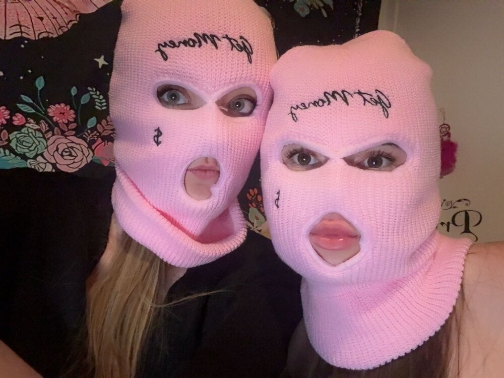 innocentgirlys from stripchat