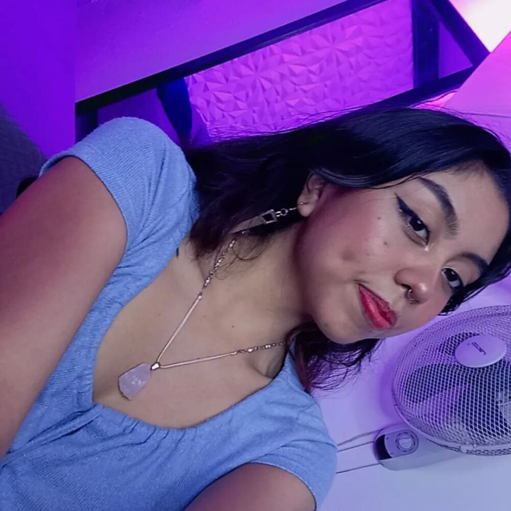 Live sex webcam photo for Ava_jones1 #292799891
