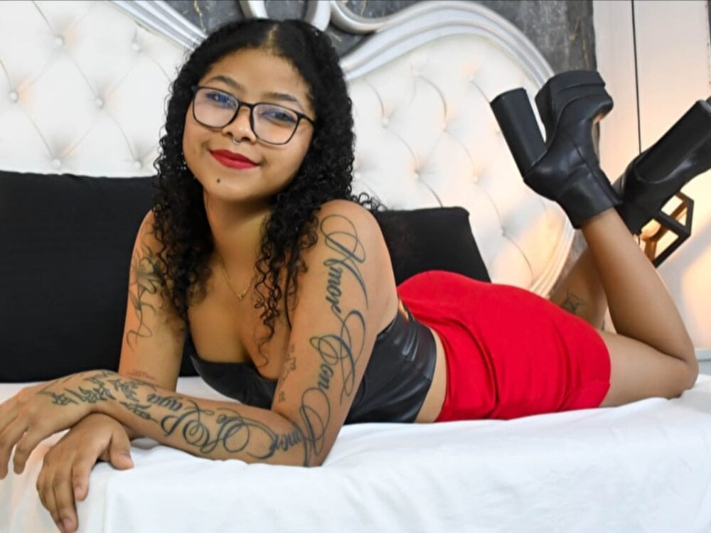 mega-camsex.net saaraaa livesex profile in colombia cams