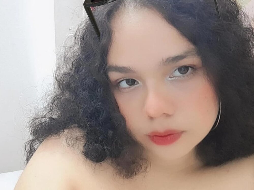 isabella_red_