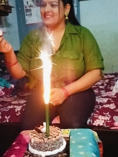 Priyaindian143Live Webcam