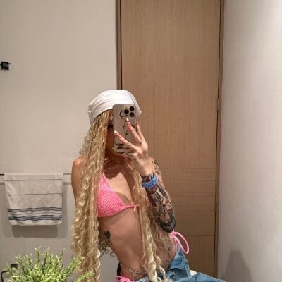 Courtney_gonet