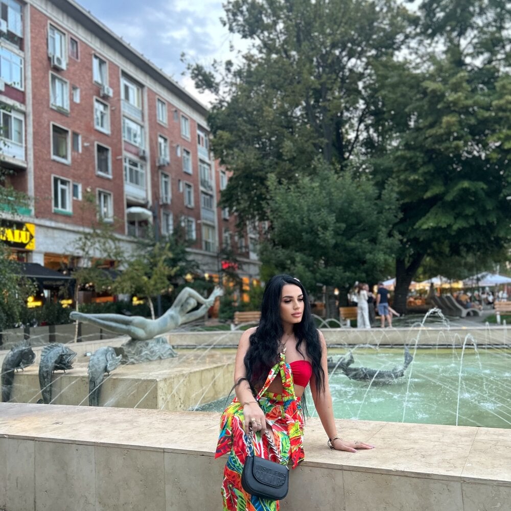 stripchat lucylucy23 webcam profile pic via livestrip-joy.com