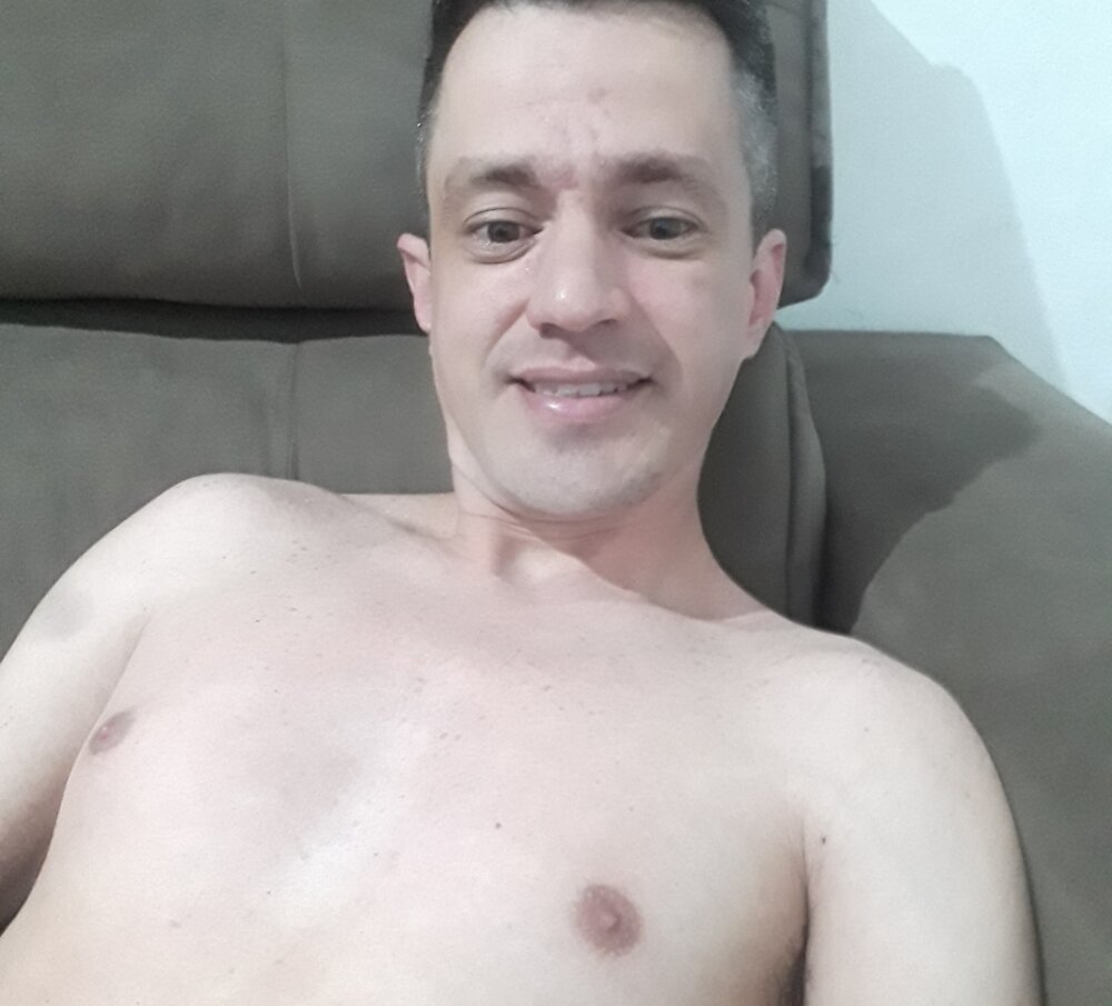 Johnnymac85's Offline XXX Chat