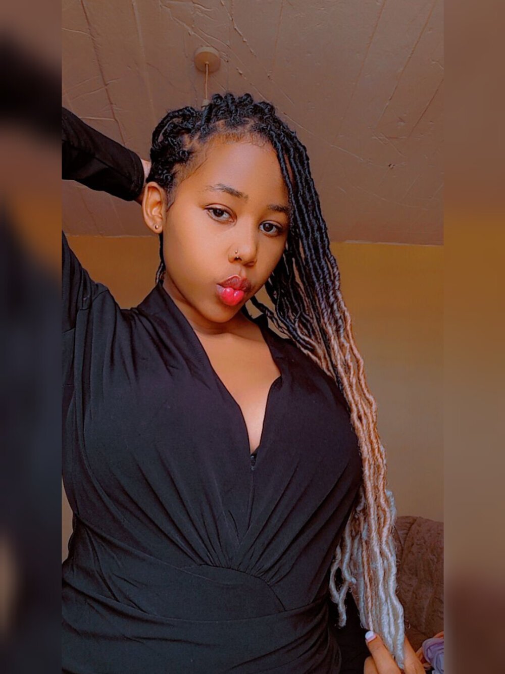 Live sex webcam photo for Atlantasexyy1 #289962609