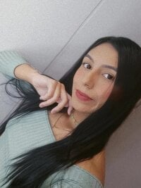 lulu_baker826's Offline Chat Room