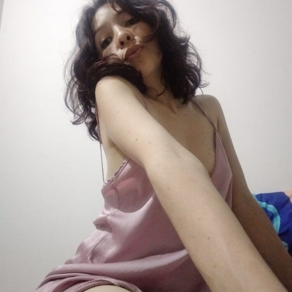 sexlivecamsites.com gaiakb livesex profile in poland-lives-in-uk cams