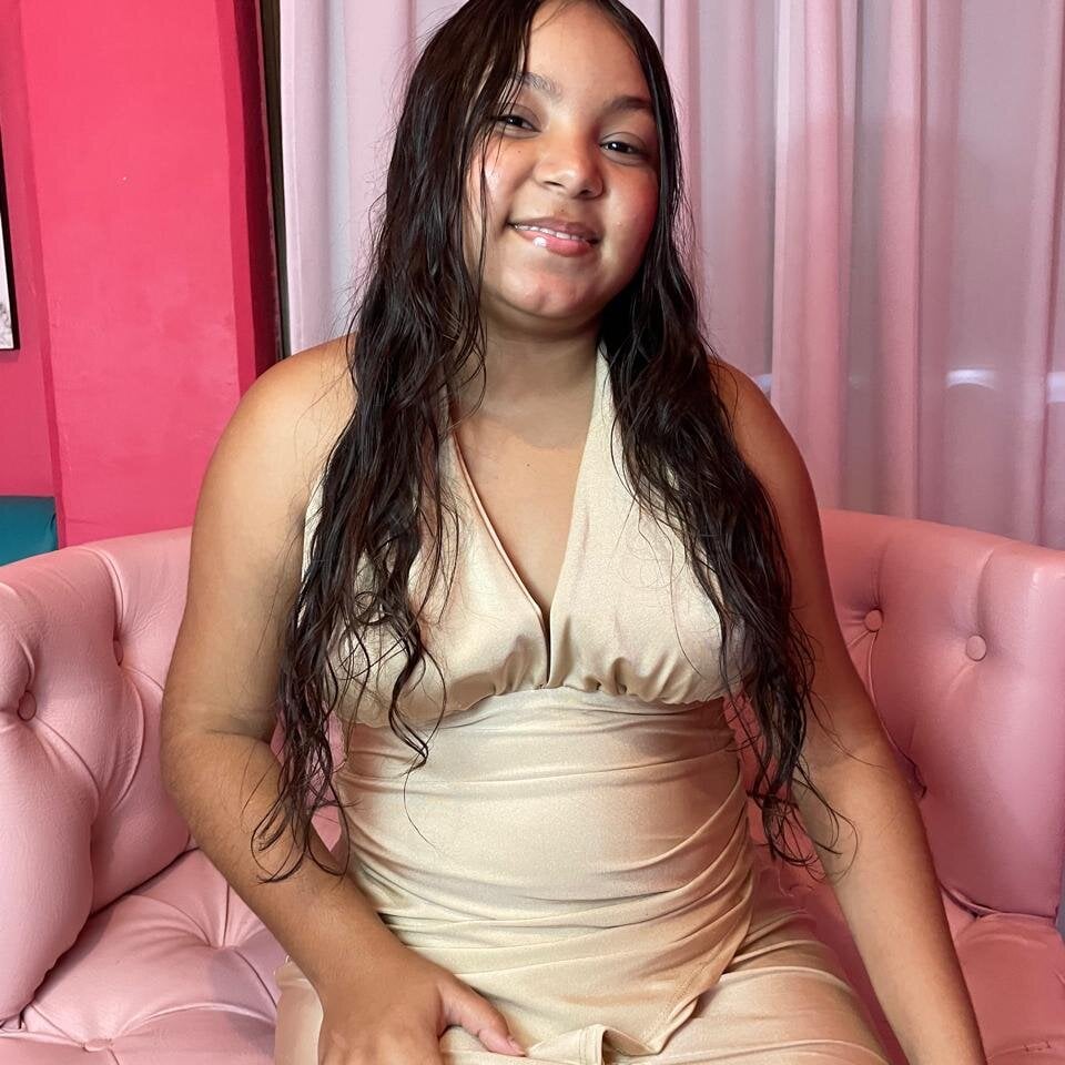 kirareign webcam livesex profile on grannylivesexcams.com