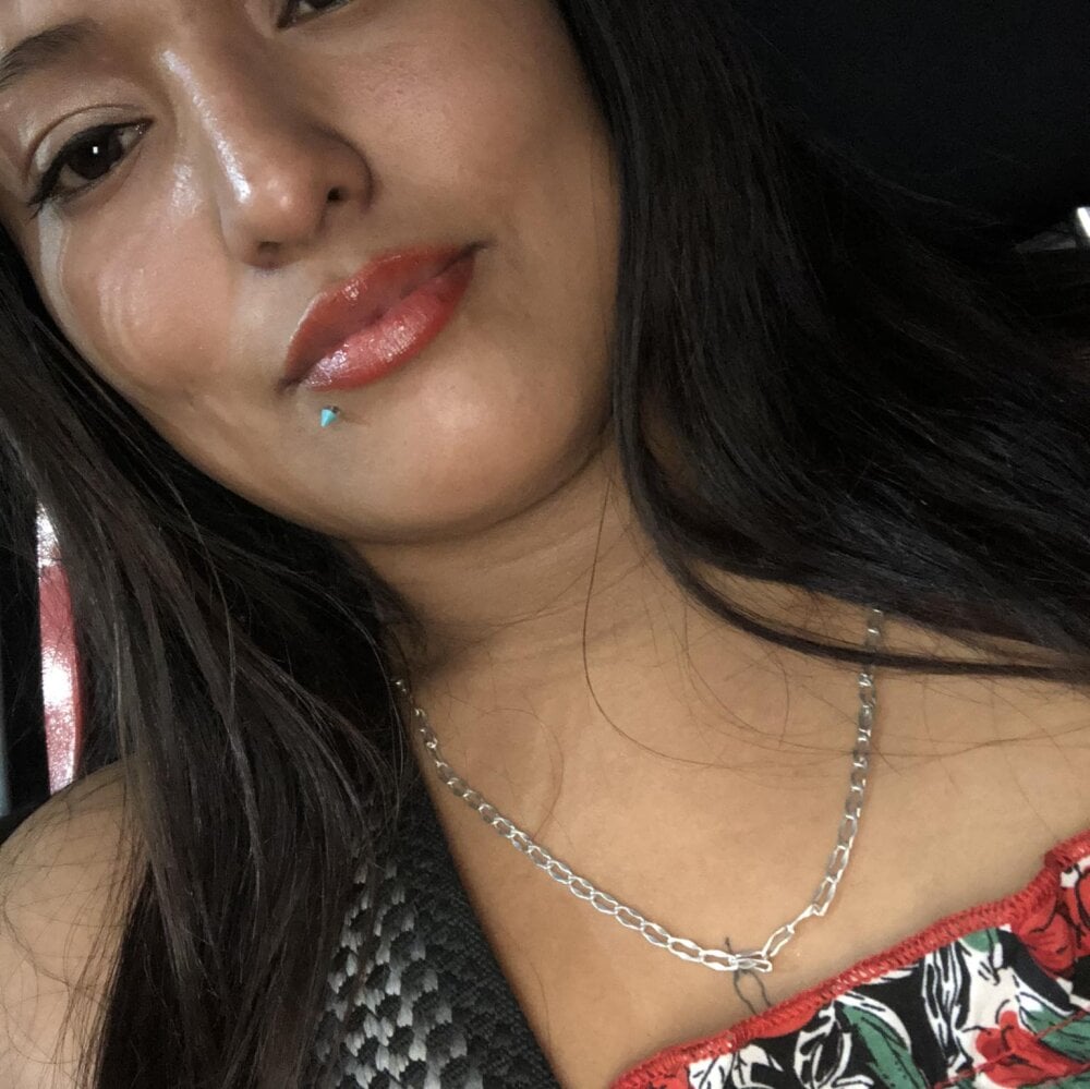 layla2627 from stripchat