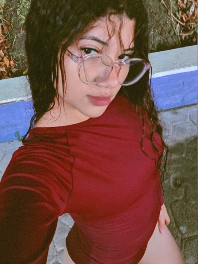Zoe_spencer live cam model at StripChat
