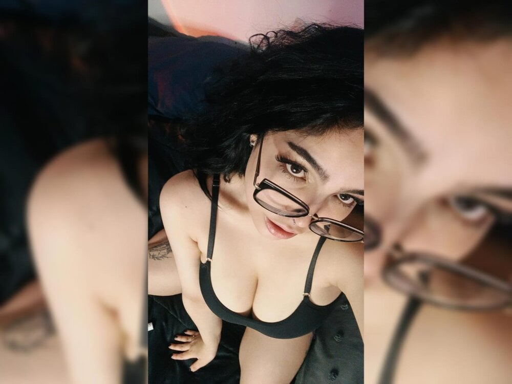 elivecams.com JustMeghan livesex profile in col cams