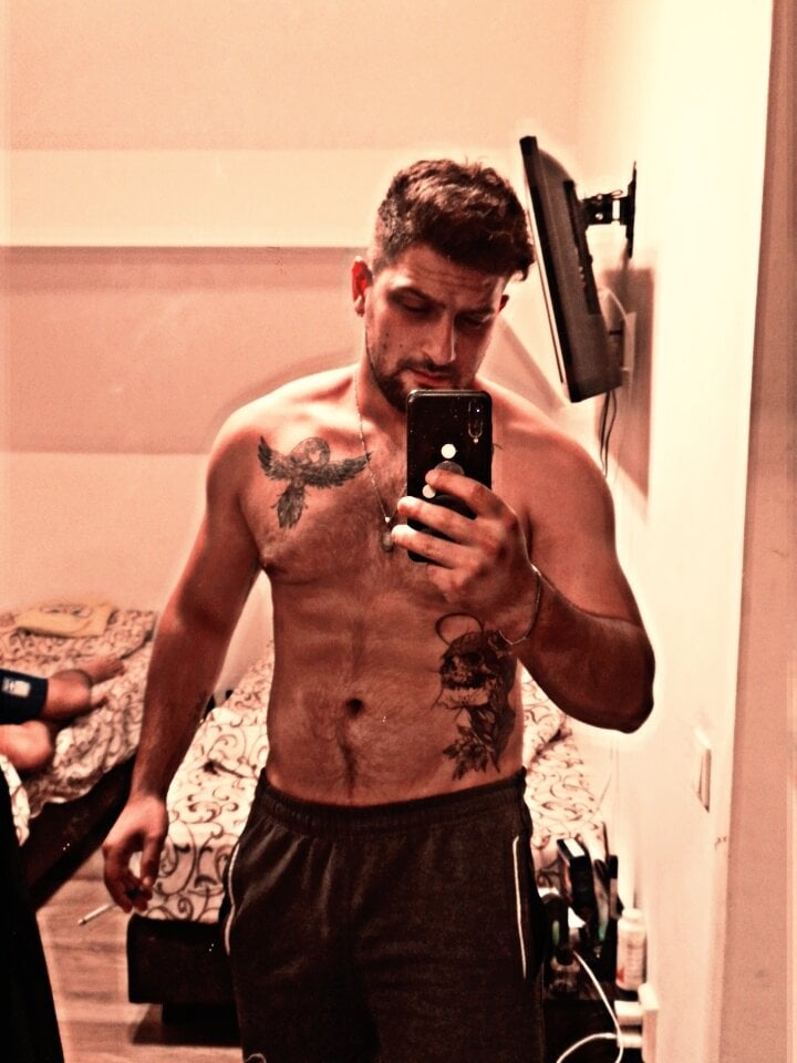 JustFOrGirlss' Offline XXX Chat