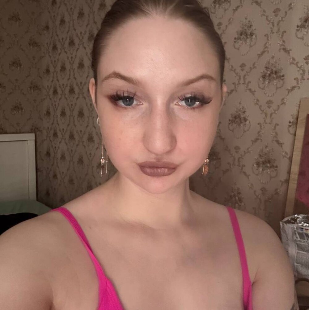 stripchat oliviashadow webcam profile pic via sexcityguide.com