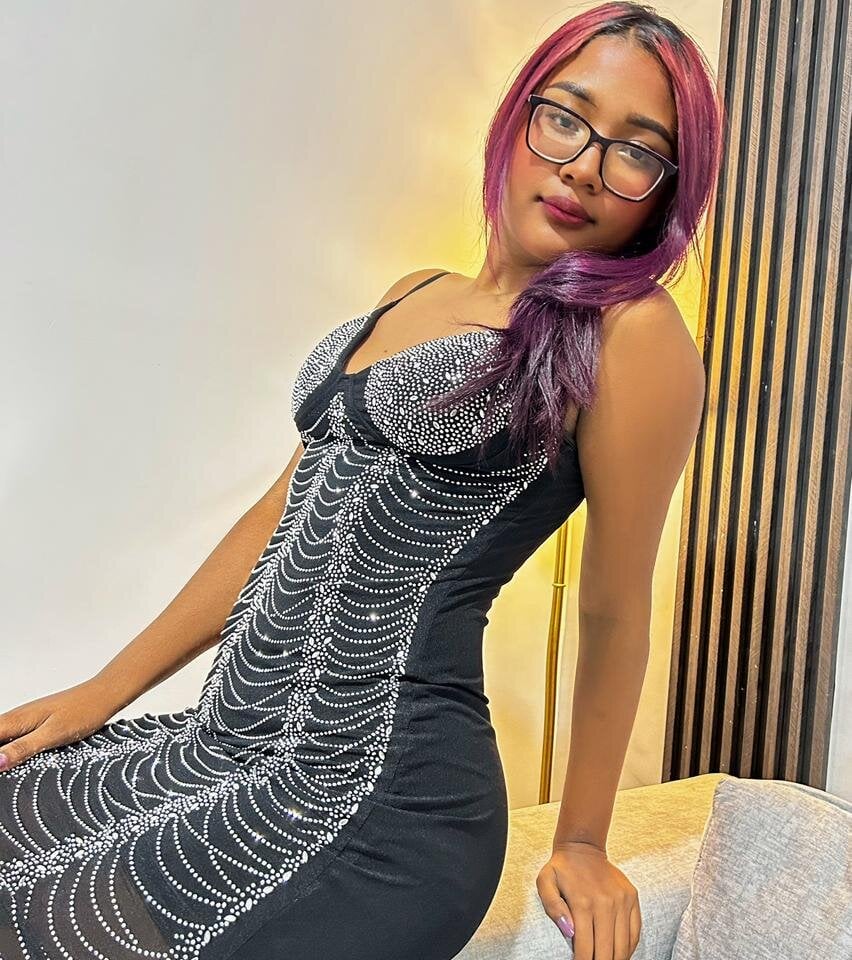 myliveeroticcams.com sofiacarr livesex profile in oms-oms cams