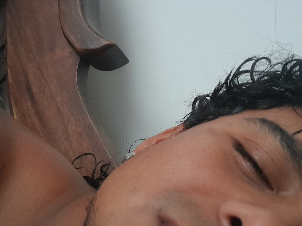 Live sex webcam photo for Escorpion_z #290083163