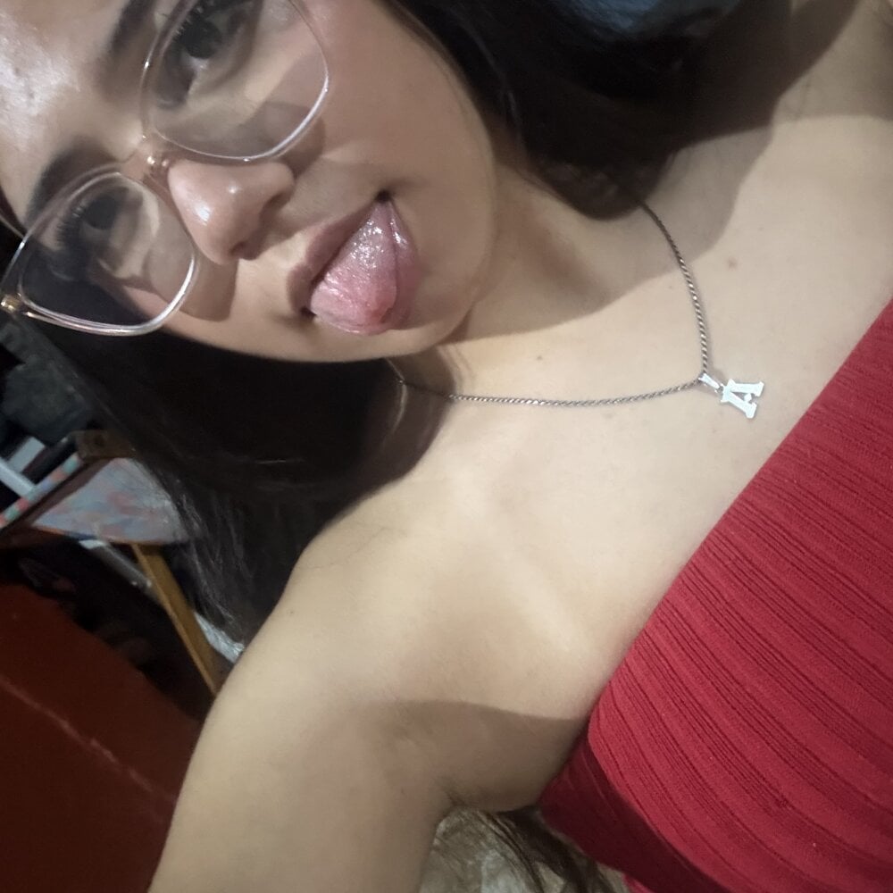 busyingetching webcam livesex profile