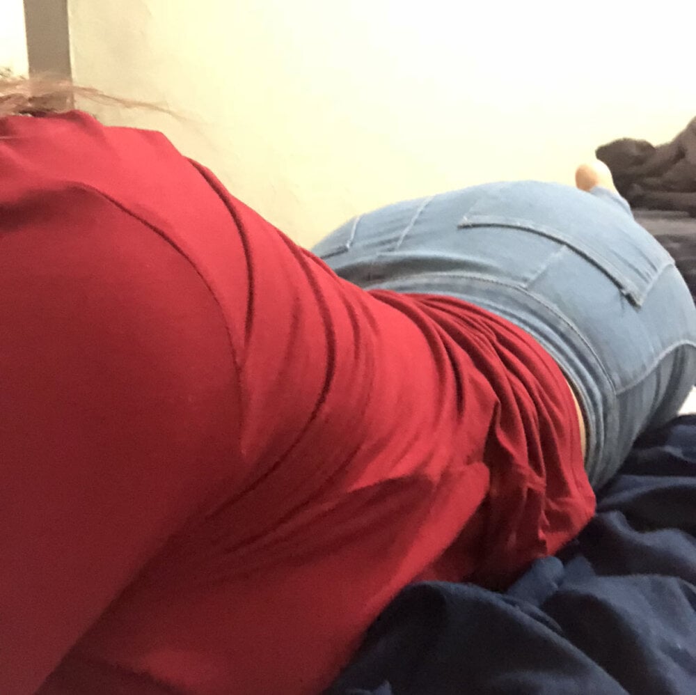Theredcorazon live cam model at StripChat