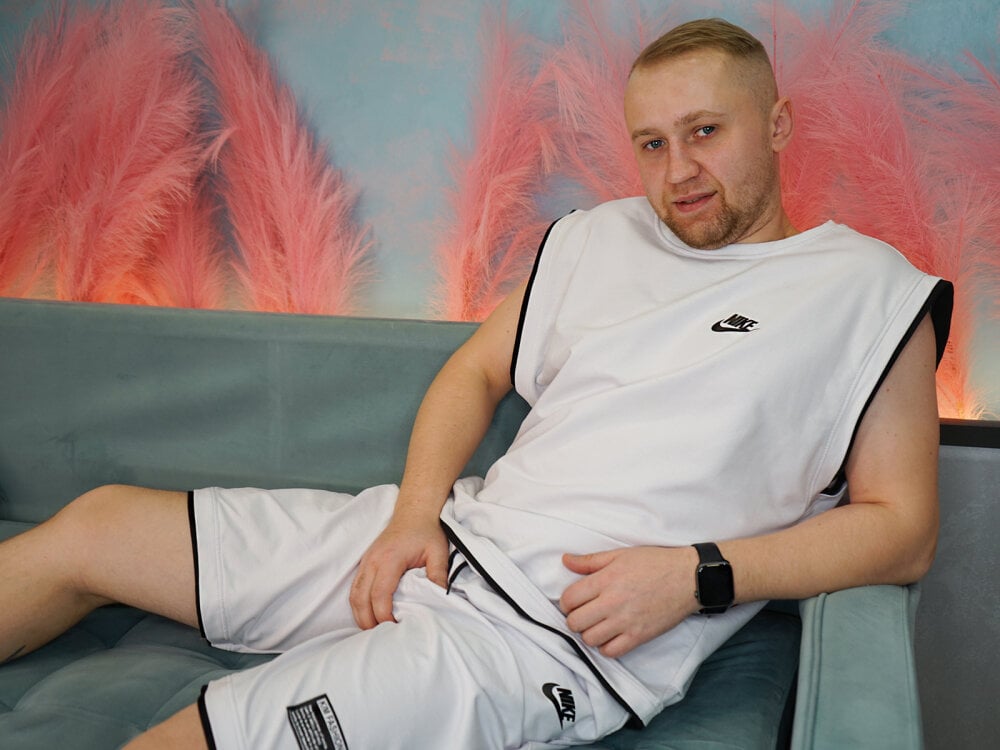 BobbyLoveDick's Offline Chat Room