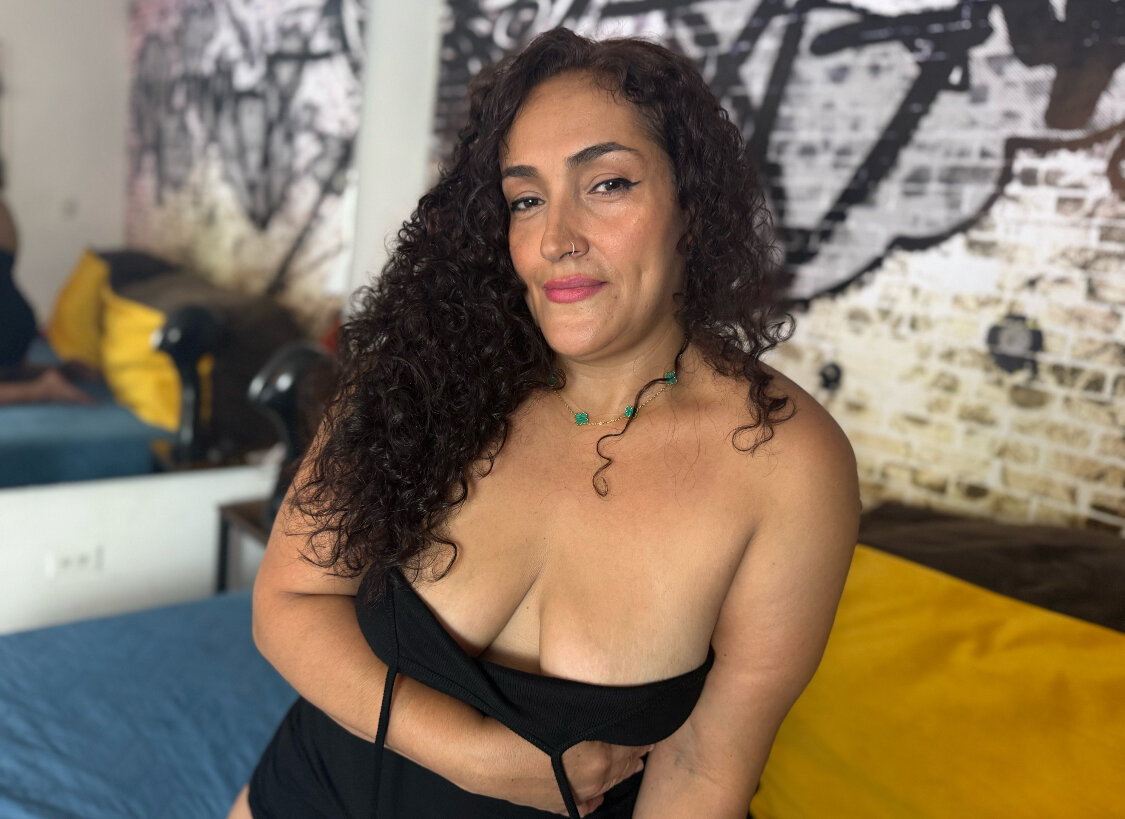 cyla_curvy