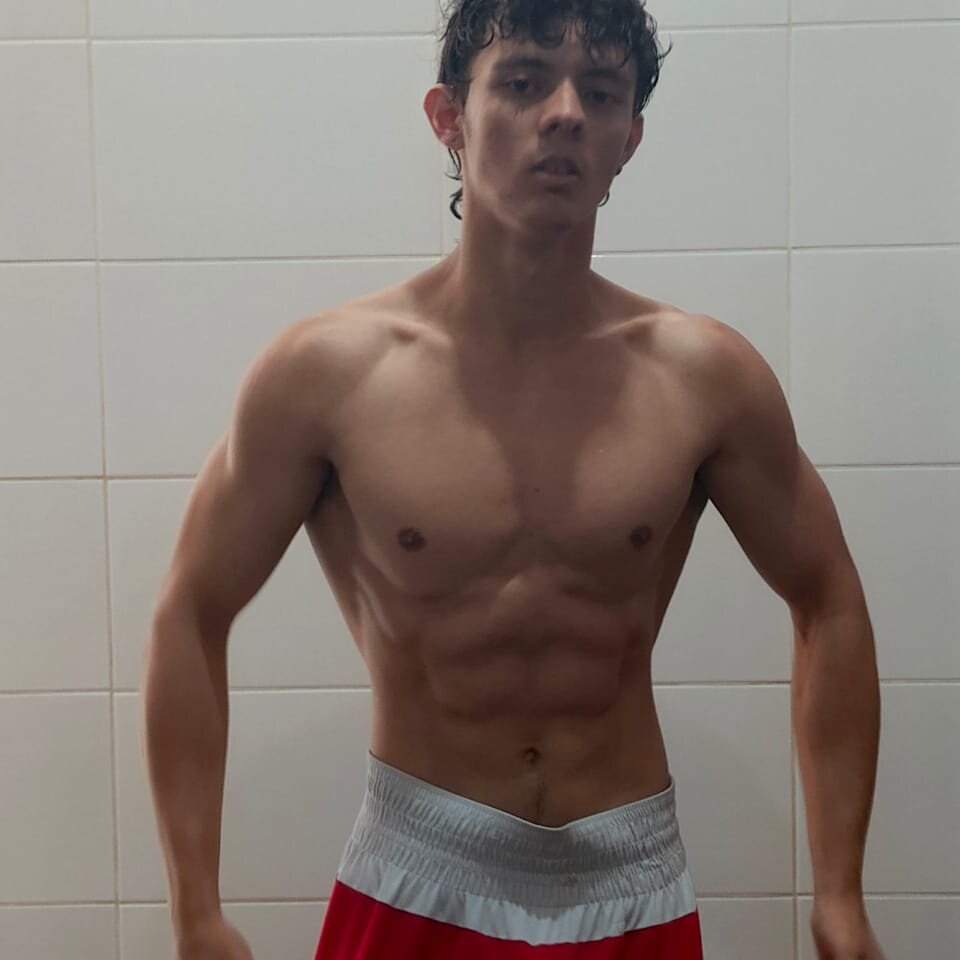 IKER_BROWN_ live cam model at StripChat