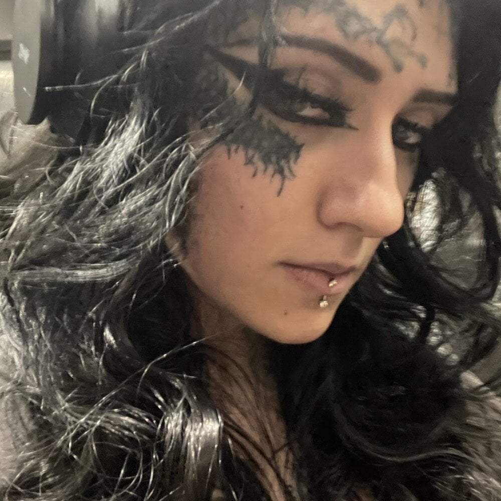 badgirlwebcam.com satanskitten999 livesex profile in english cams