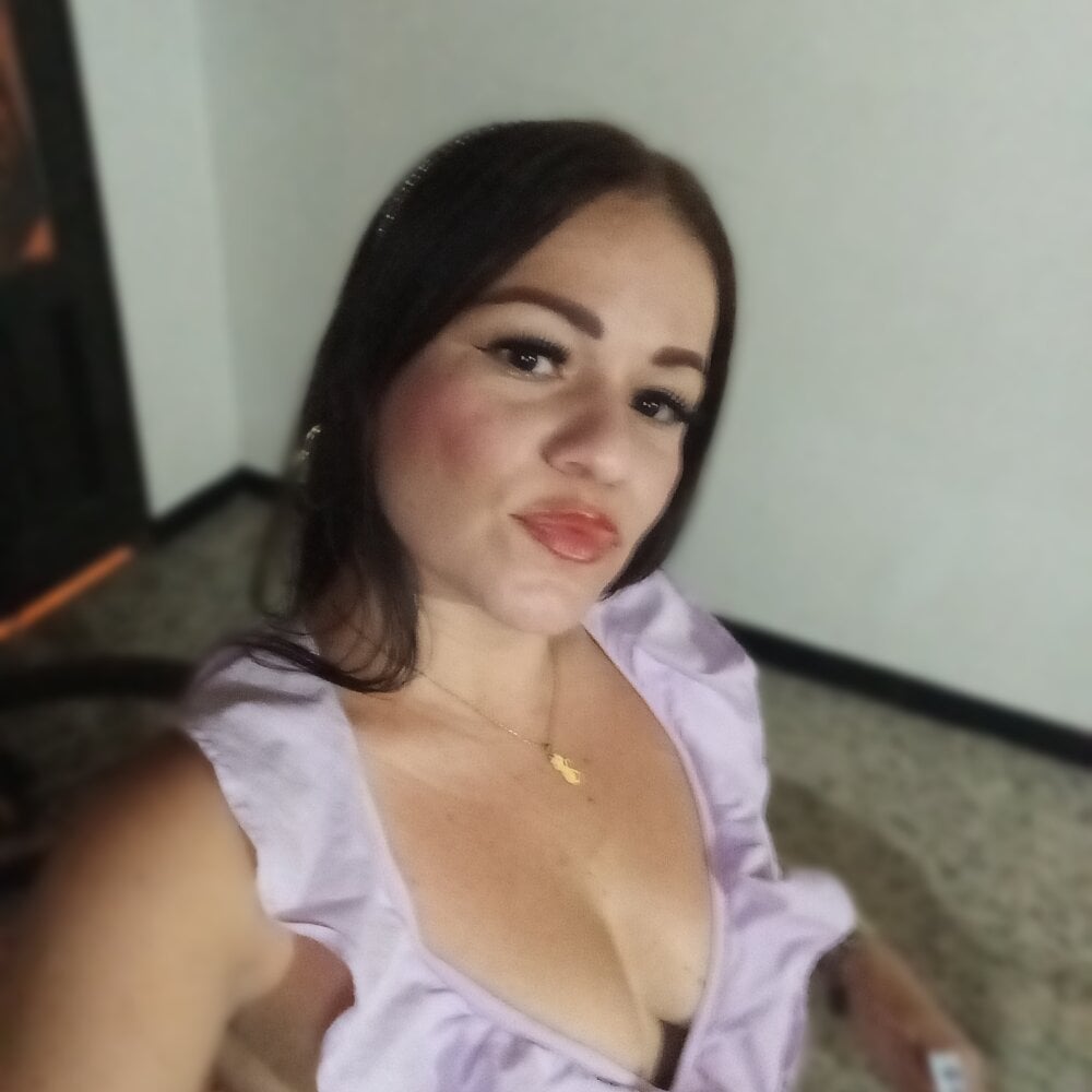 Sharon_xxlatin profile
