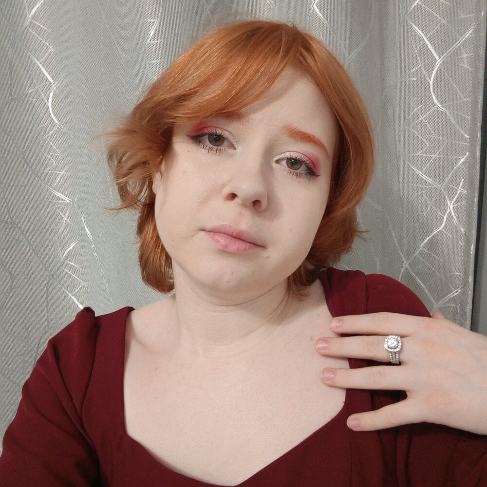 myliveeroticcams.com honeyerica livesex profile in red-hair cams