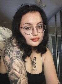 WhitneyDurston's Offline Chat Room