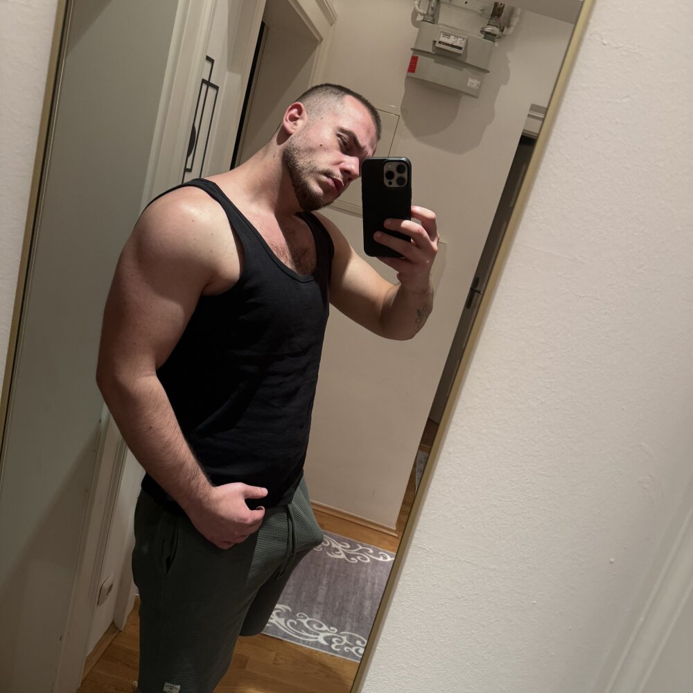 hugol1996's Offline XXX Chat